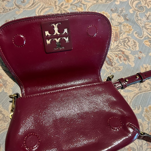 Tory Burch Landon Purse with Magnetic Closure - Picture 5 of 7